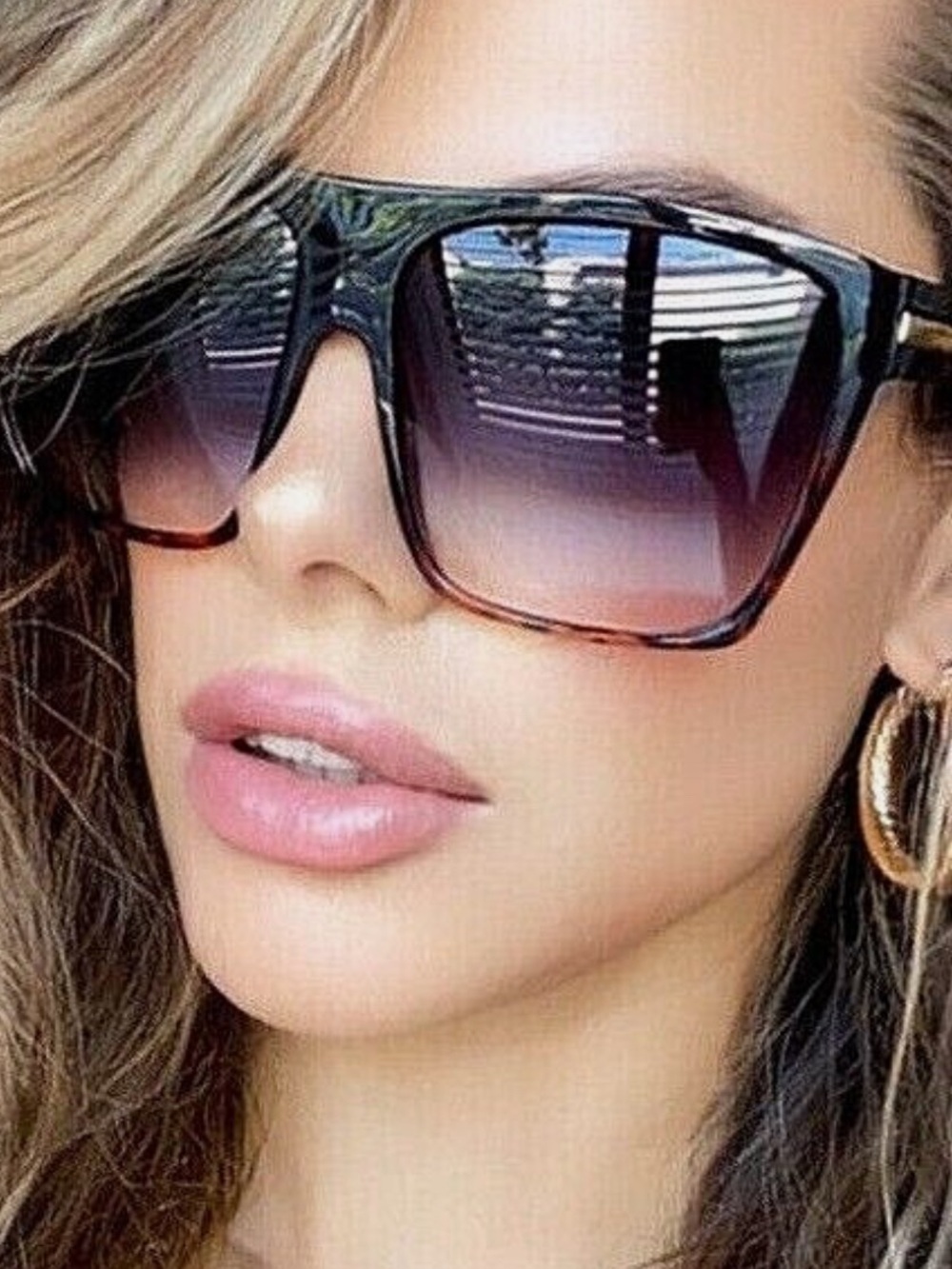 Oversized Tortoiseshell Sunglasses with Pink Gradient Lenses